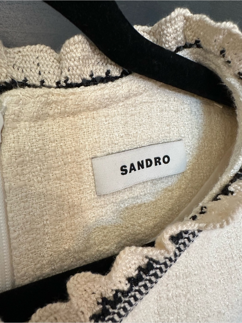 Never worn Sandro Cream Tweed Short Sleeve Shift Dress with Black Trim - Picture 4 of 7